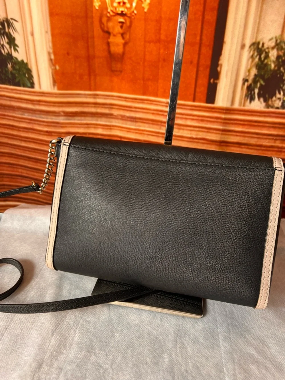 Kate Spade New York HAZEL COURT ALEK CROSSBODY, excellent condition